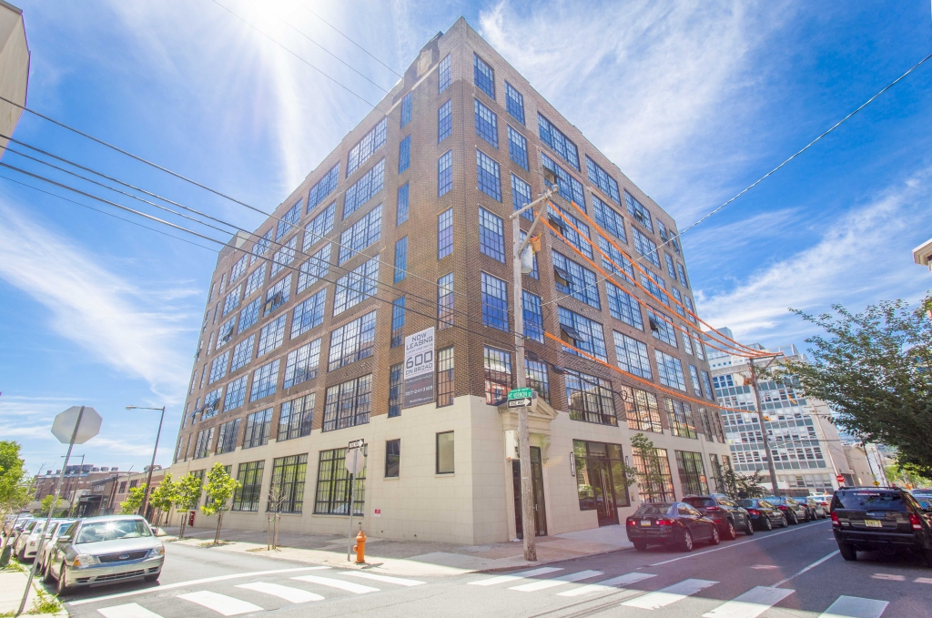 600 On Broad In Philadelphia Pa Pmc Property Group Apartments