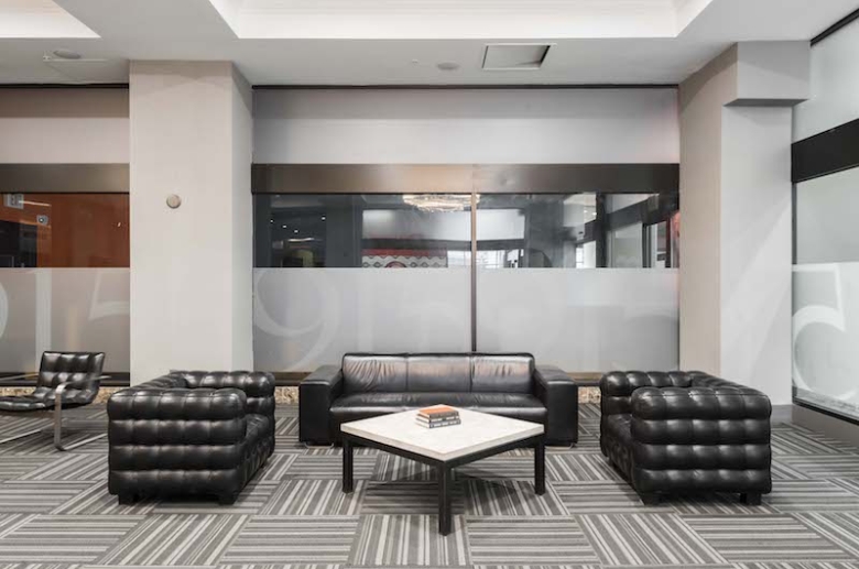 Residents lounge seating area at 915 Main Street 